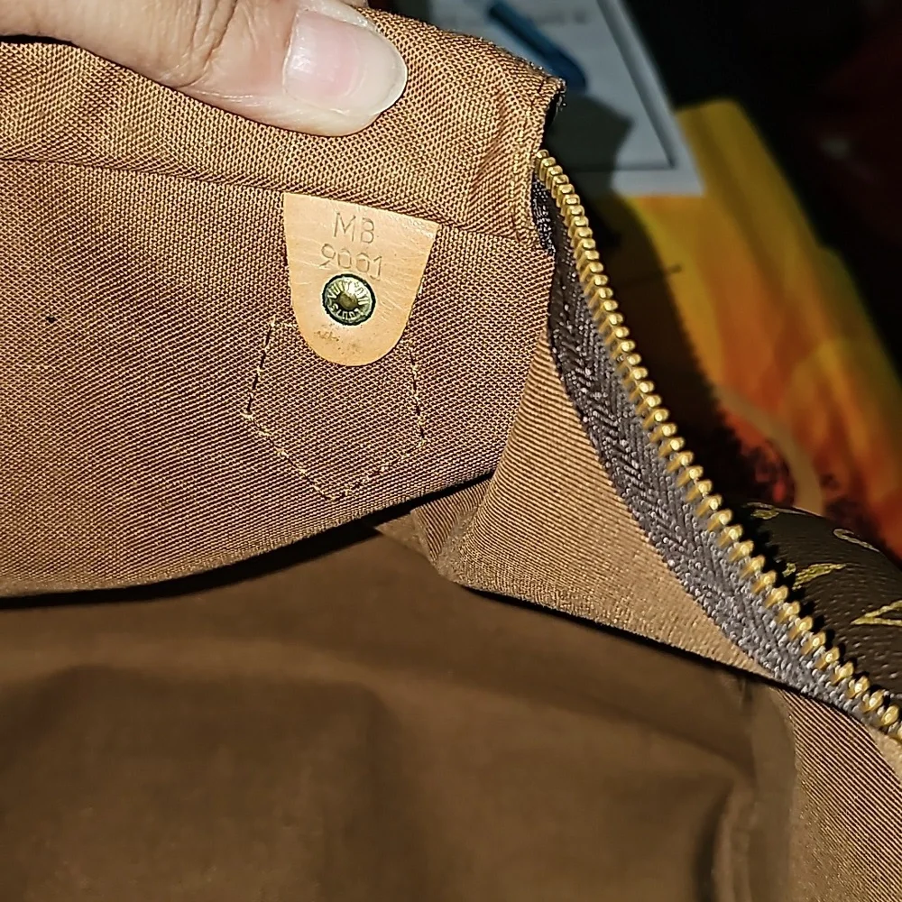 Louis Vuitton Speedy 45 Handbag - Picture 8 of 16